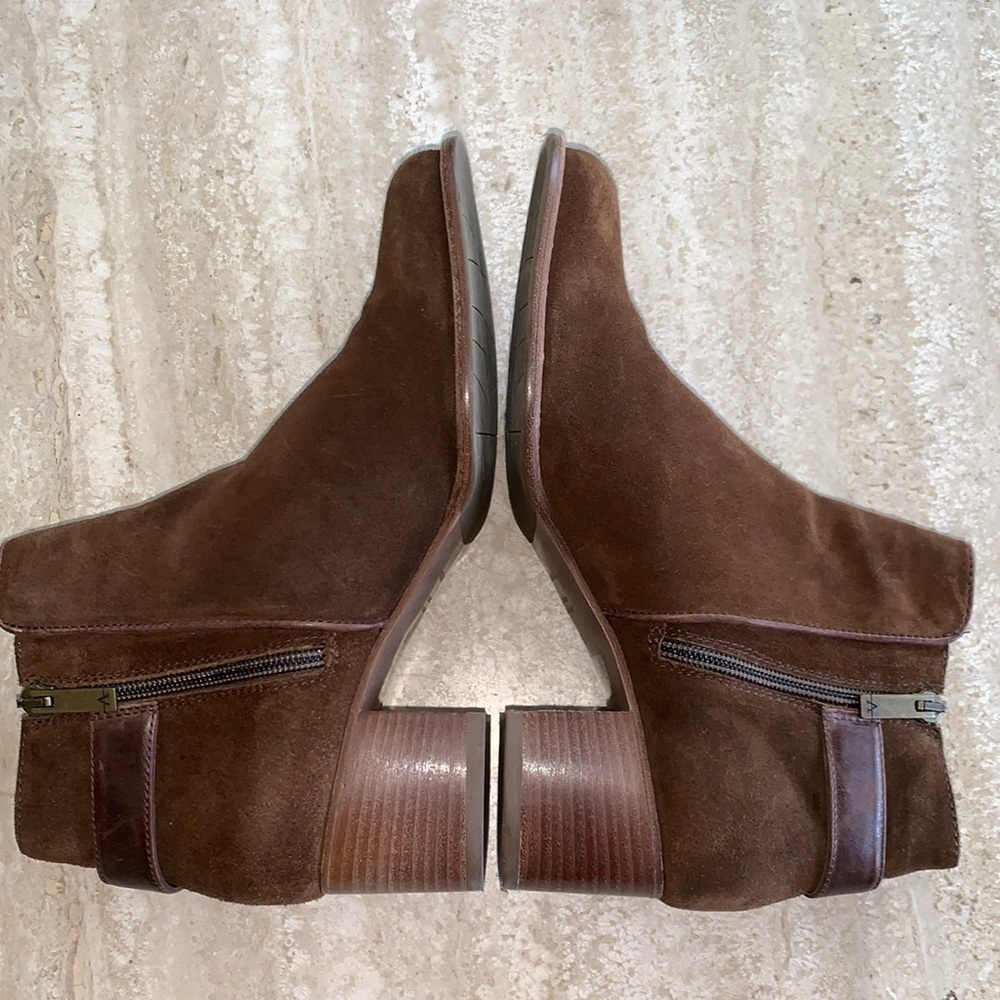 AQUATALIA brown ankle boots, suede leather trim, inside zip, 2” block heels. 9 - Picture 5 of 17